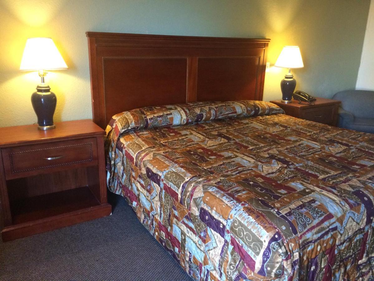 Rest Inn - Extended Stay, I-40 Airport, Wedding & Event Center Amarillo Exterior foto