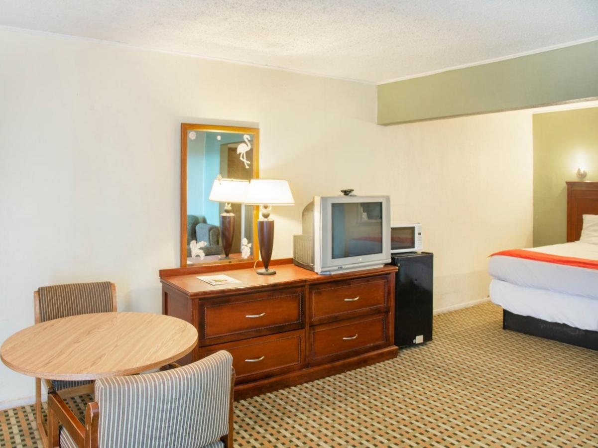 Rest Inn - Extended Stay, I-40 Airport, Wedding & Event Center Amarillo Exterior foto